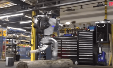 Roboti që bën “parkour”